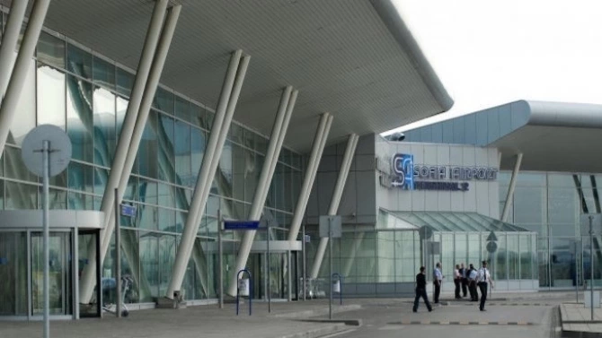 Над 4800 контрабандни козметични продукти са задържани на летище София
