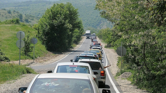 Гърция върна стотици автомобили със сръбски туристи което предизвика недоволството