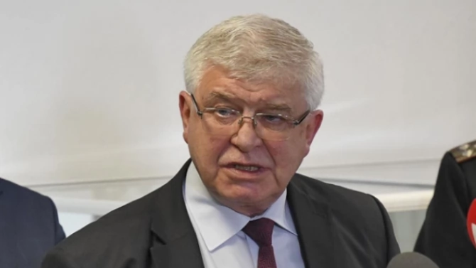 Министърът на здравеопазването Кирил Ананиев Кирил Ананиев е министър на