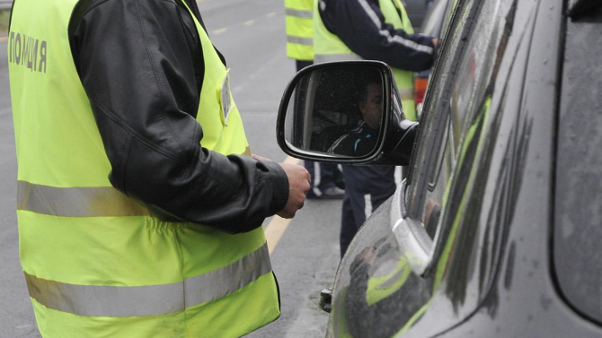 Неадекватен шофьор предложи подкуп на полицаи в Димитровград 