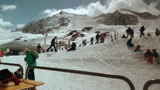  Рекордно висок дял от популацията на австрийски ски курорт има антитела против COVID-19 