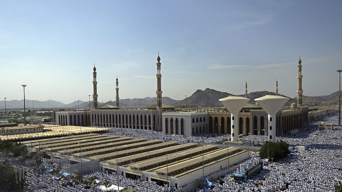 Саудитска Арабия спира най голямото поклонение в света Страната забрани чужденците