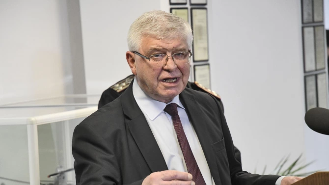 Министърът на младежта и спорта Красен Кралев министърът на здравеопазването