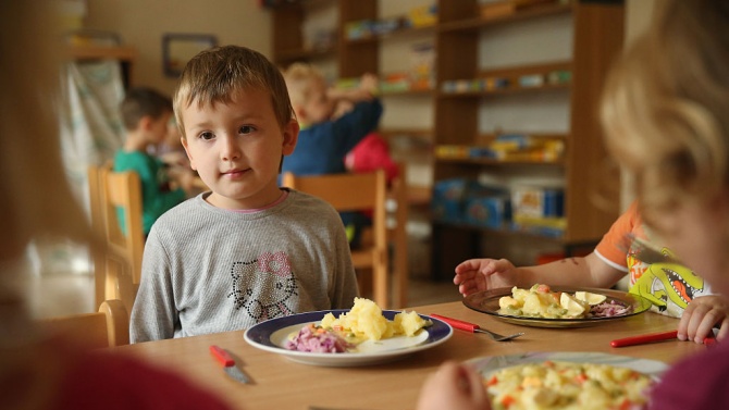 Община Пловдив увеличава средствата за изхранване в детски градини с