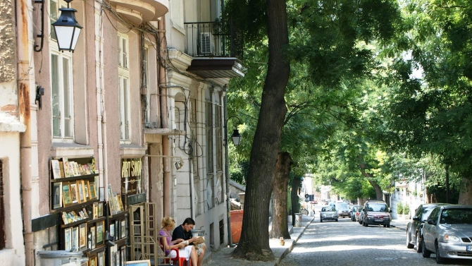Община Пловдив продължава да облагородява улици и междублокови пространства в