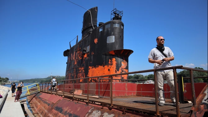 Последната българска подводница която беше транспортирана в Белослав за да