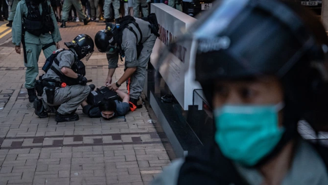 Хонконгските власти повдигнаха първото обвинение по новия закон за националната