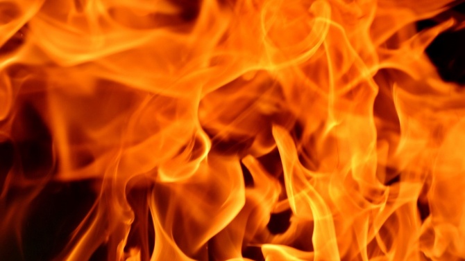 Пожар нанесе големи щети на цех за екобрикети в Плевен,