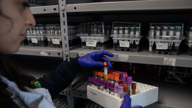 Чехия регистрира за трети пореден ден над 100 нови заразени с коронавируса