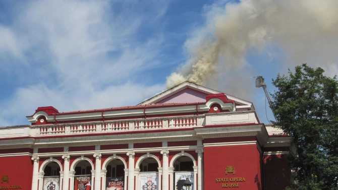 Началото на ремонта на покрива на Русенската опера който изгоря