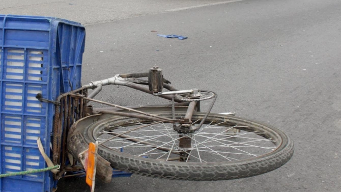 Велосипедист е загинал на място след като е бил ударен