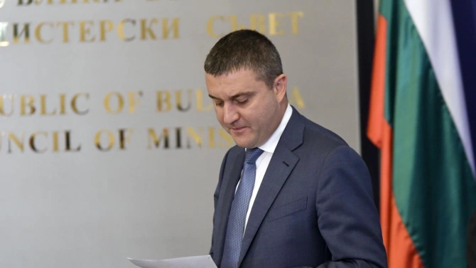 Днес изтича срокът в който министърът на финансите Владислав Горанов