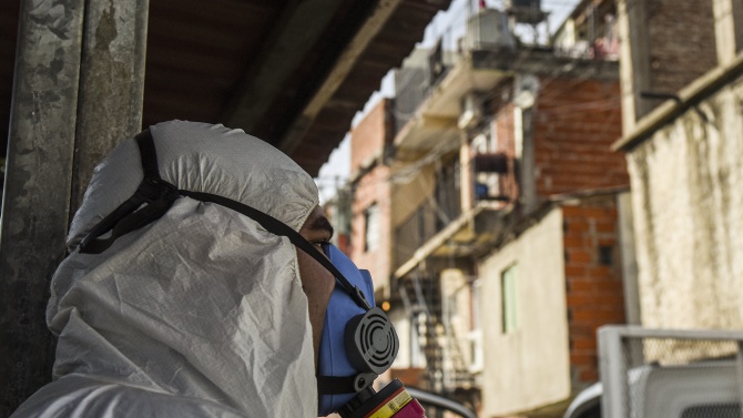 Аржентина прехвърли прага от 2000 починали след заразяване с коронавируса