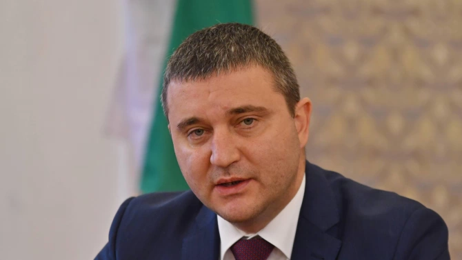 Легитимното българско правителство може да бъде сменено само с легитимни