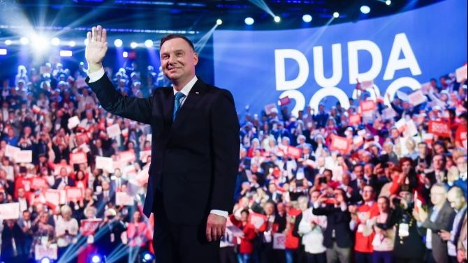 Преизбраният за втори мандат президент на Полша Анджей Дуда стана