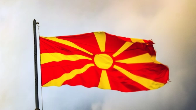 Гражданите на Северна Македония гласуват днес на десети по ред