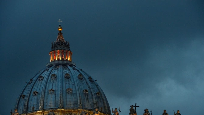 По инициатива на папа Франциск Ватикана публикува насоки за свещениците