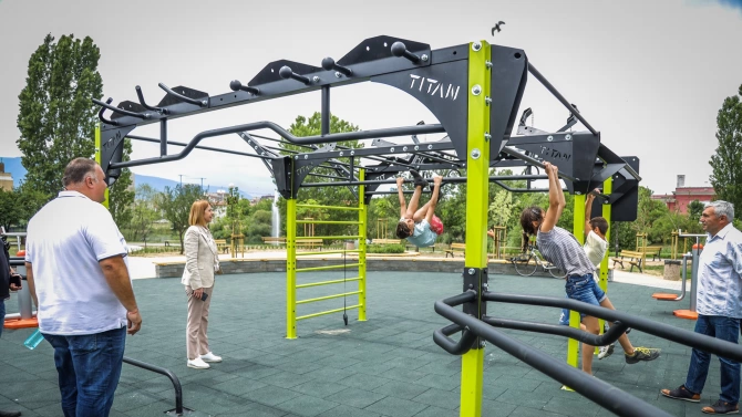 Новата фитнес площадка в парк Дружба вече активно се ползва