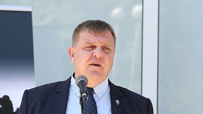 Вицепремиерът и министър на отбраната Красимир Каракачанов Красимир Дончев Каракачанов