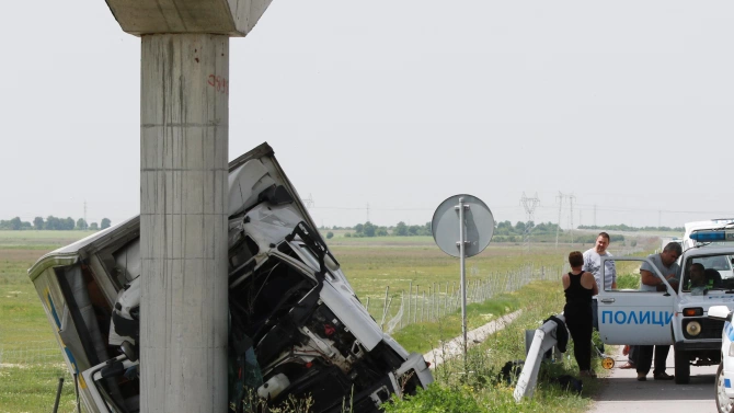 Тежкотоварен камион катастрофира на автомагистрала Тракия предаде БНТ Инцидентът стана
