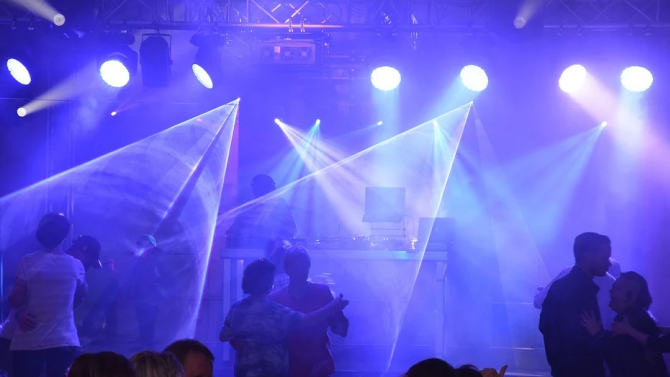 Албания затваря дискотеките и нощните клубове заради COVID-19