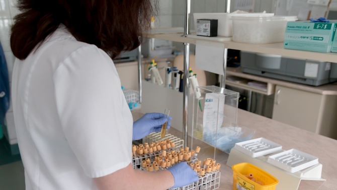 Над хиляда нови случая на коронавирус бяха регистрирани във Франция през последното денонощие