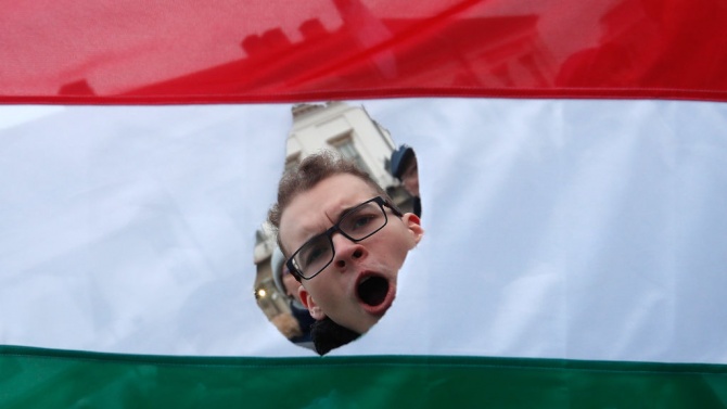 Хиляди протестираха в Будапеща за свобода на медиите