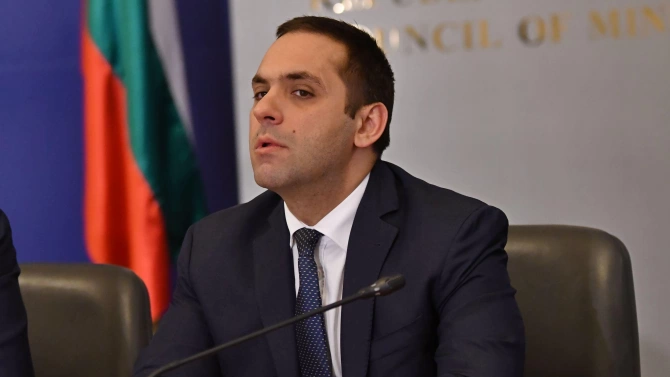 Министърът на икономиката Емил Караниколов Емил Караниколов е министър на икономиката