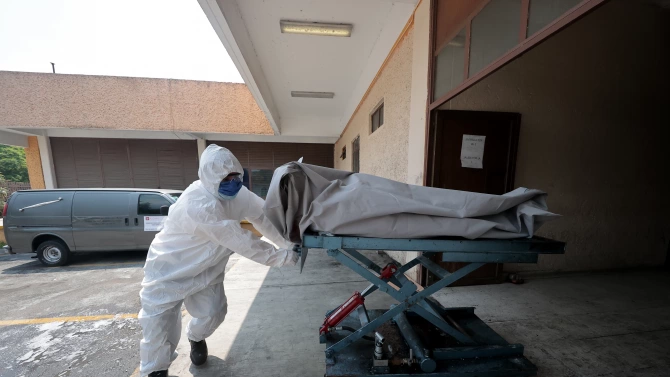 През най тежкия месец на епидемията от коронавируса Италия е регистрирала