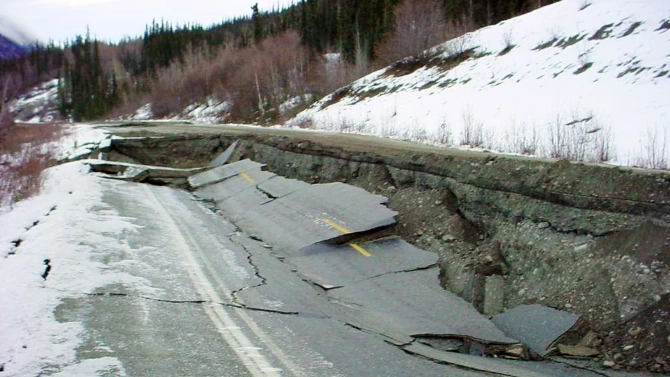 Силно земетресение с магнитуд 7 8 разлюля полуостров Аляска предаде Ройтерс като се