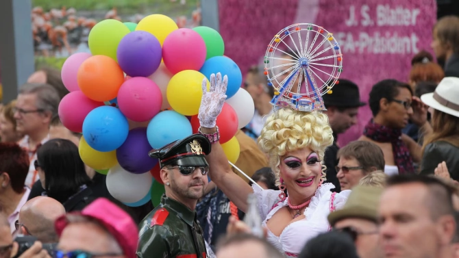 Четирисет и вторият парад на гордостта в Берлин започна за първи