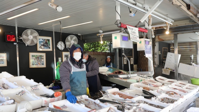 Скок на случаите на COVID-19 в китайския град Далян, свързани с фирма за търговия с риба