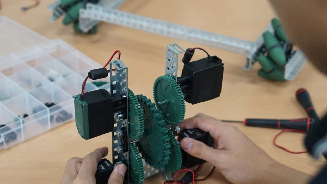 Лятна академия за деца по роботика и природни науки започва
