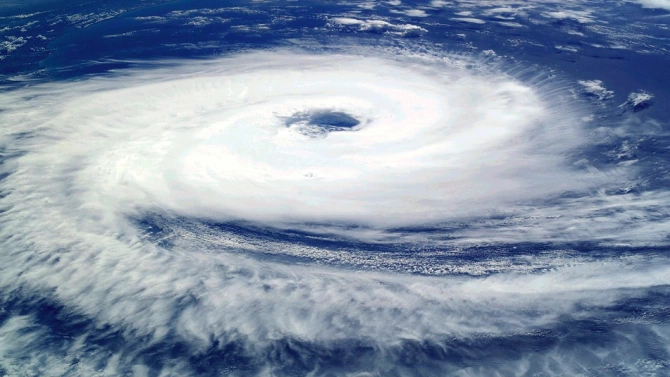 Бахамските острови се готвят за новообразувалия се ураган Исаяс Някои