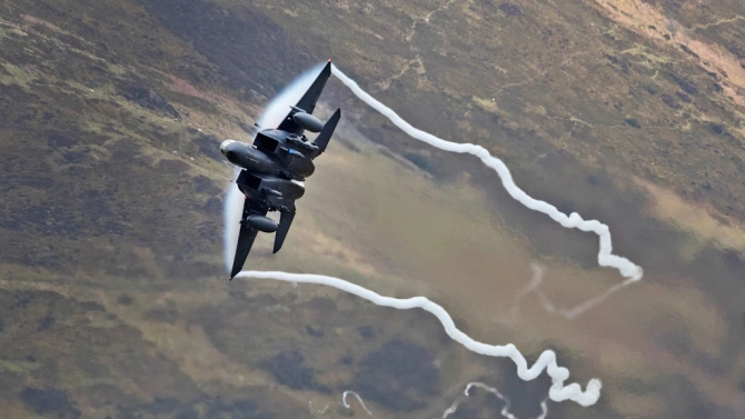 Руски изтребител Су 27 е прогонил два разузнавателни самолета на