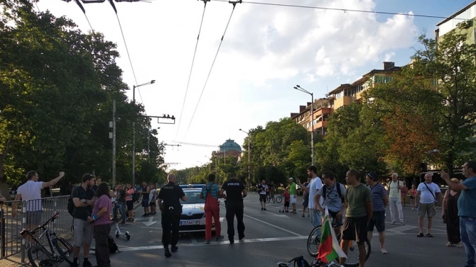 Напрежение на Орлов мост в София който продължава да е