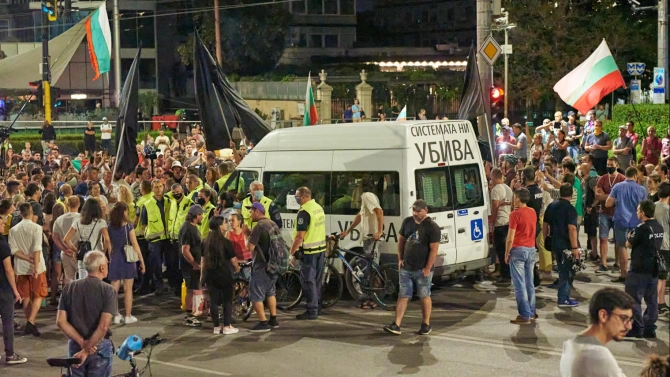 МВР разпространи кадри от снощния случай на кръстовището на Софийския