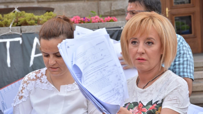 Мая МаноловаМая Божидарова Манолова е български политик народен представител от