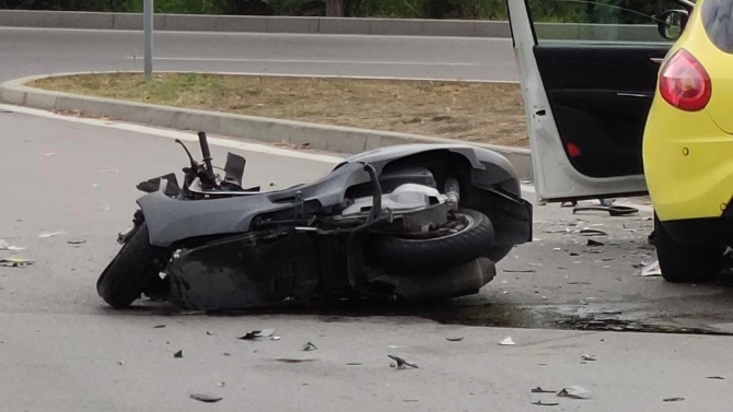 26 годишен мотоциклетист и неговата 17 годишна спътничка пострадаха при пътен