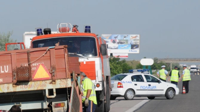 Водач е ранен при катастрофа на пътя Шумен Карнобат
