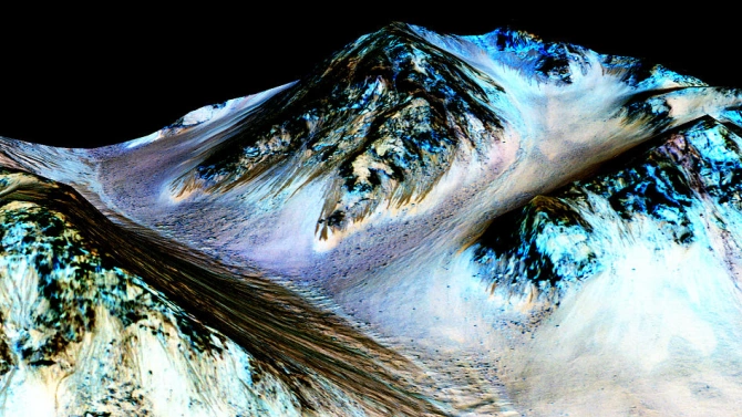 Планетата джудже Церера е воден свят и под замръзналата й повърхност