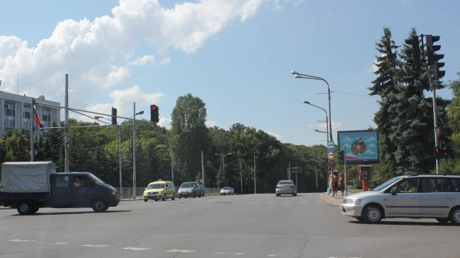 Поради затворени кръстовища на Орлов мост бул Васил Левски и бул Цар