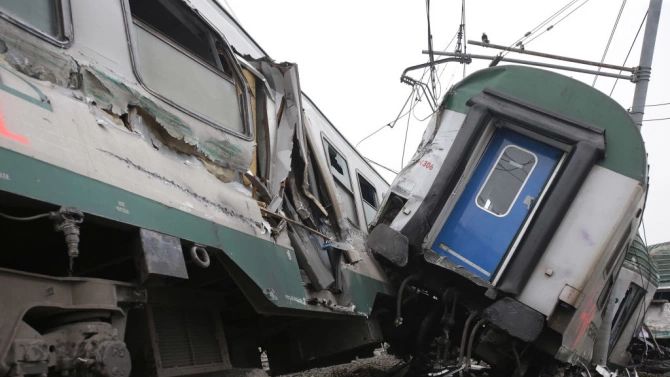 Трима души са загинали при влаковата катастрофа тази сутрин в