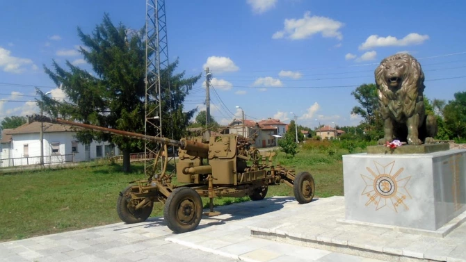 Нов военен паметник зенитно оръдие е монтиран в ловешкото