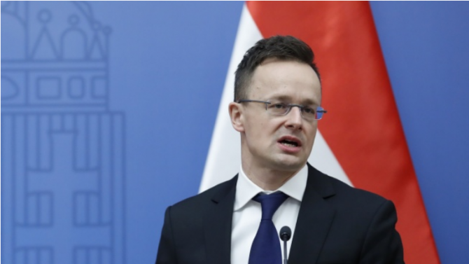 В унгарските медии се появиха снимки на министър от кабинета
