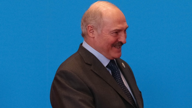 Руски вестник: Лукашенко, кой те подкрепя?