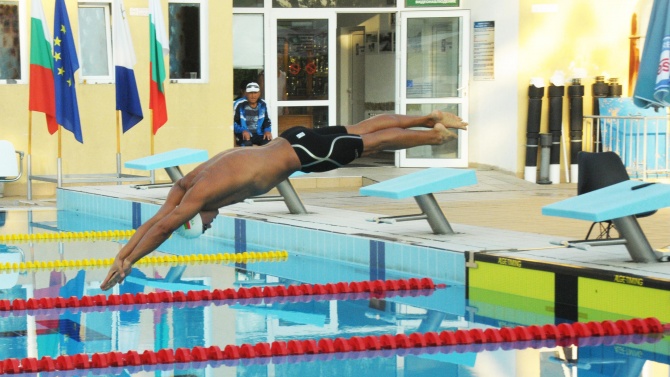 12-часов опит за плувен рекорд стартира в Бургас