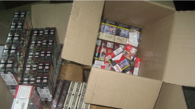 Митнически служители на ГКПП Лесово откриха близо 34 000 кутии