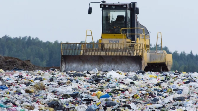 Глобяват общината в Невестино за незаконно изхвърлени тонове боклук на