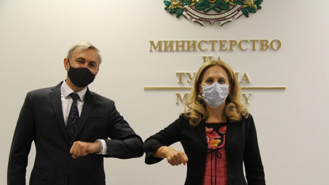 Марияна Николова проведе работна среща с посланика на Република Молдова